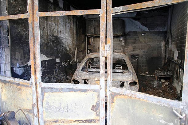 UN VEHICULO SE INCENDIA EN UN GARAJE ¿QUIEN PAGA LOS DAÑOS?