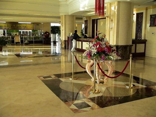 AGENCIA DE PROTECCION DE DATOS MULTA CON 30.000 € A UN HOTEL